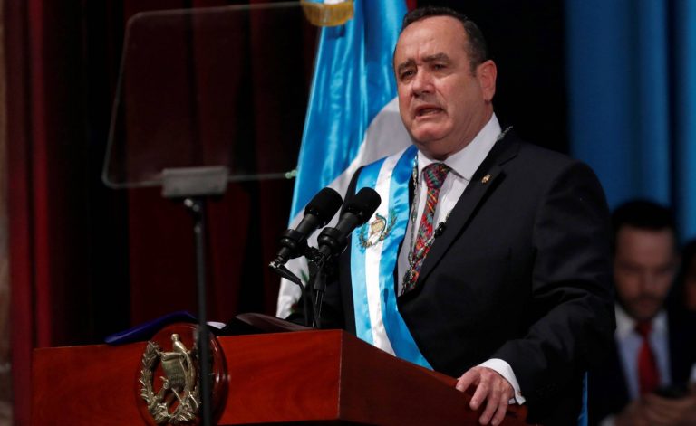 Giammattei asume la presidencia de Guatemala con la promesa de atajar la corrupción