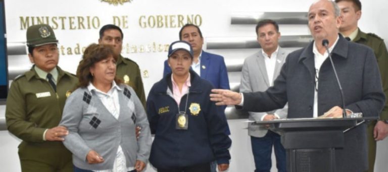 Detienen en Bolivia una mujer con $100mil de Pdvsa parael financiamiento a Evo Morales