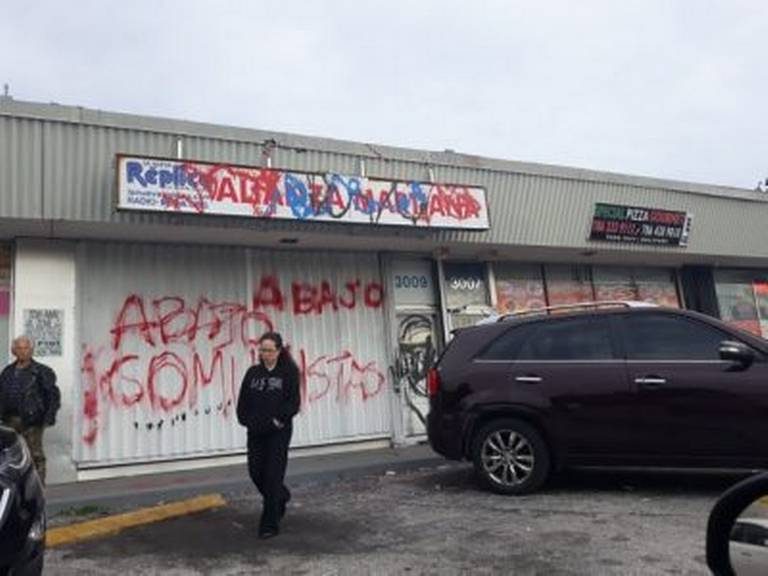 Policía de Miami investiga vandalización en sede de grupo progobierno cubano