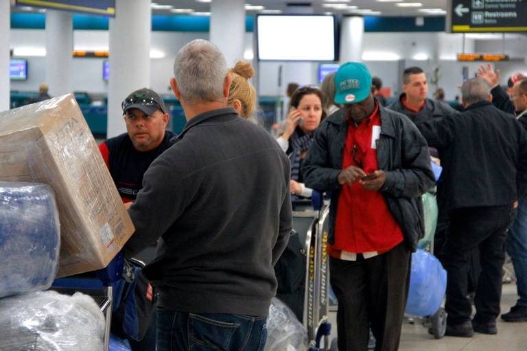 Miedo a que EEUU prohíba por completo los vuelos a Cuba dispara la demanda de pasajes en Miami