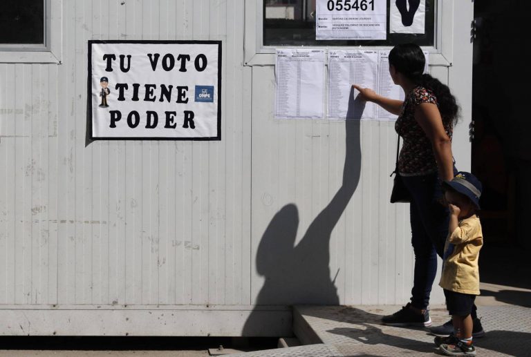 El Congreso de Perú se fragmenta tras las elecciones extraordinarias