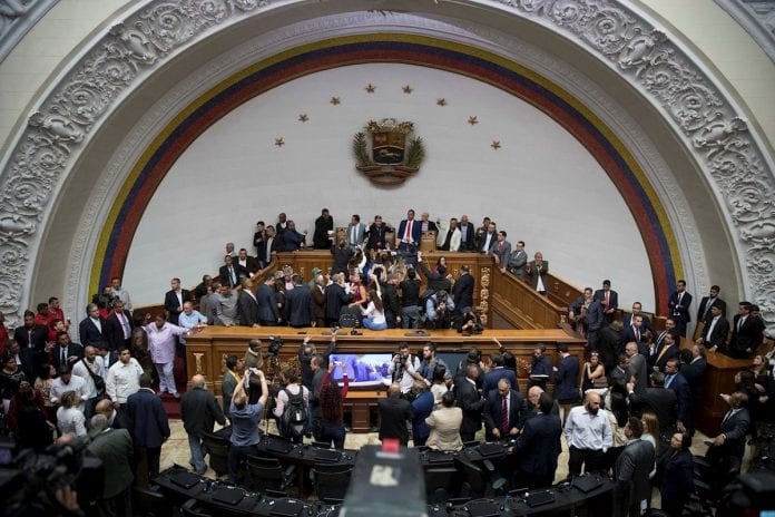 Colombia rechazó golpe al Parlamento y no reconocerá a la junta directiva presidida por Luis Parra