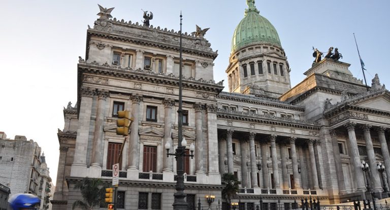 El Gobierno argentino envía un proyecto al Congreso para restaurar sostenibilidad de deuda