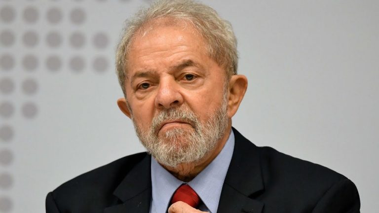 Acciones de Petrobras caen el primer día de gobierno de Lula