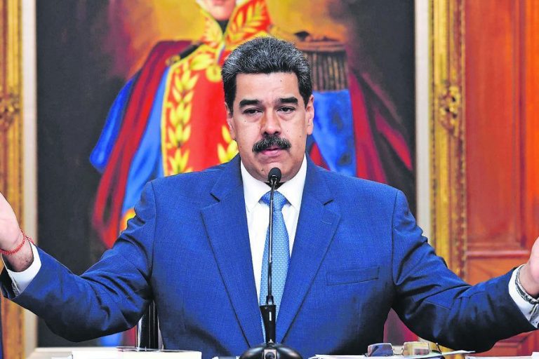 Denuncian a Maduro por usurpar funciones del CNE al convocar elecciones