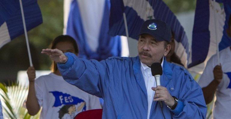 Ortega continúa arremetiendo contra las ONG