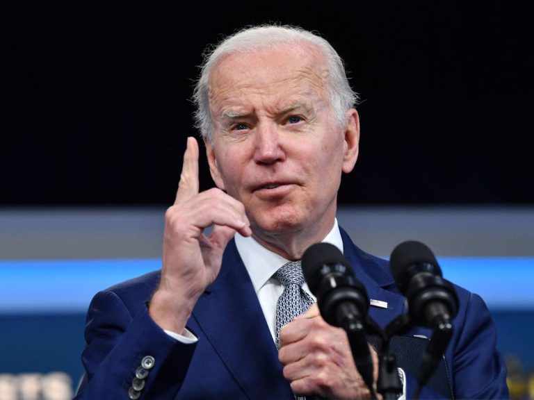 Biden pide al Supremo poner fin a restricciones al asilo