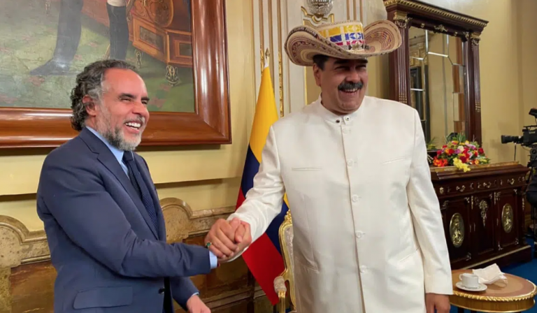 Petro blanquea a Maduro y prevé reunirse con él en octubre