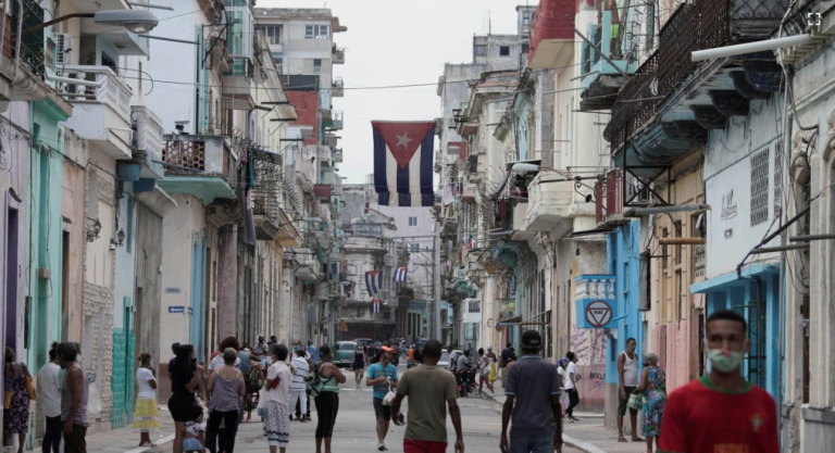 Contar Cuba desde la distancia