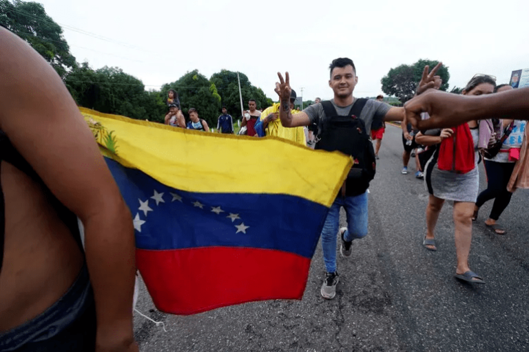 ¿Qué necesitan los migrantes venezolanos para entrar a EEUU?