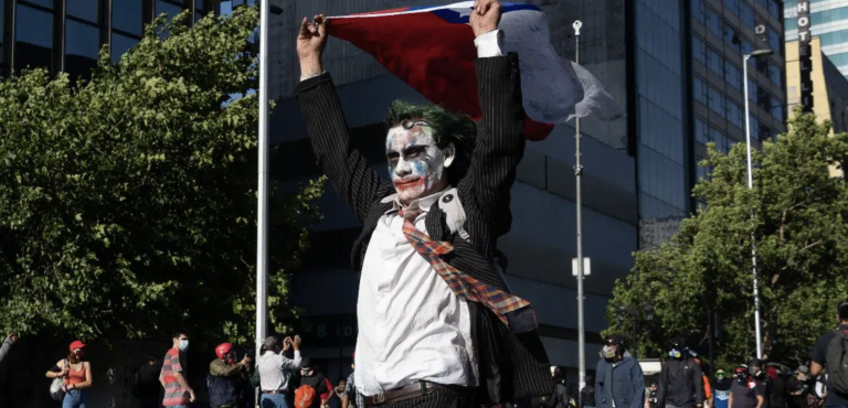 Tres años después de la convocatoria Constituyente, Chile profundiza su debacle