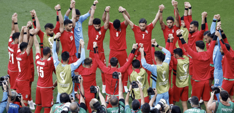 Irán debutó en el Mundial protestando contra su régimen: «La gente debe saber que estamos con ellos»