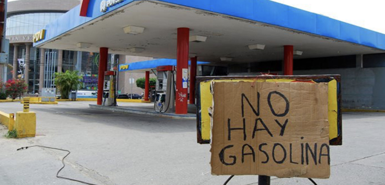 Venezuela vive estancada en una cola por gasolina