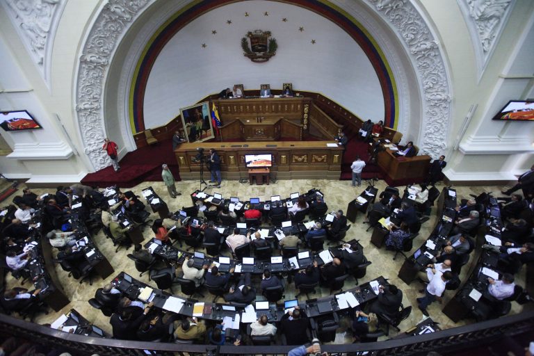 EL GOLPE DE LA ASAMBLEA DE 2015 A LA CONSTITUCIÓN DE VENEZUELA: Desmantelamiento de la transición hacia la democracia