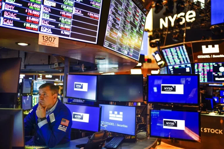 Wall Street cierra en fuerte caída con inquietud por 2023