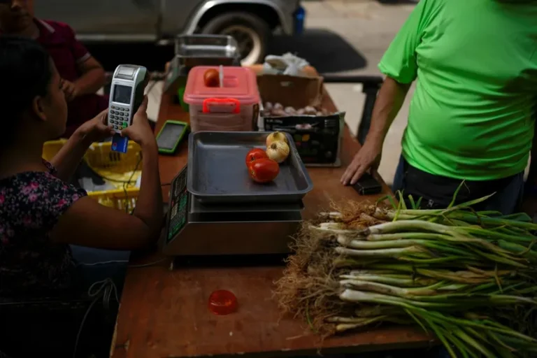 Venezuela: salario mínimo pierde poder adquisitivo en un 90%